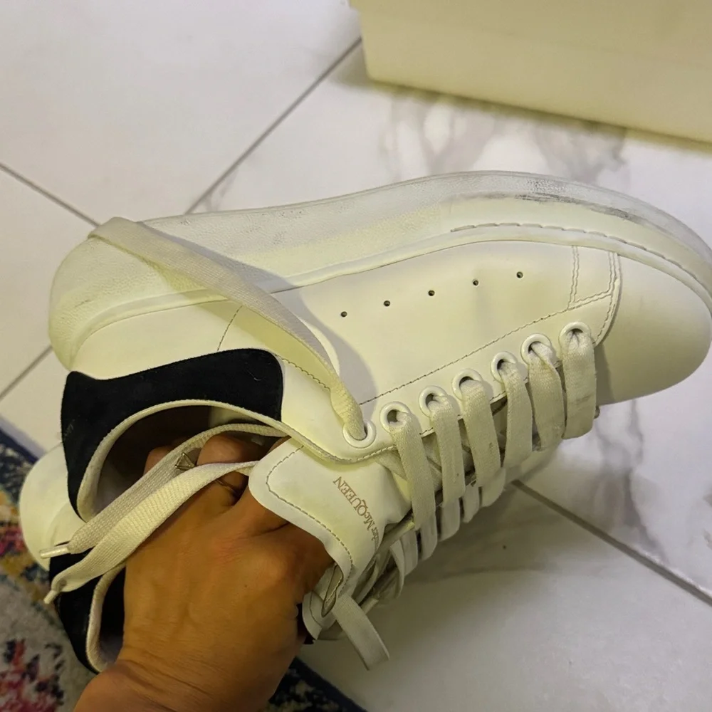 Alexander McQueen White and Black Leather Sneakers - Picture 5 of 9